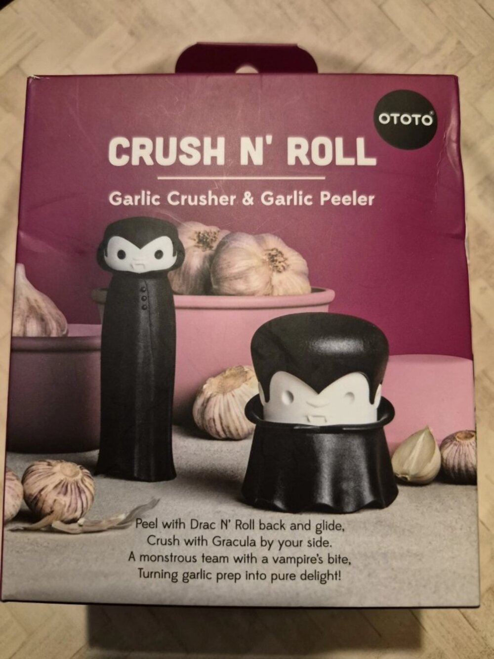Ototo Crush N’ Roll Garlic Crusher & Peeler Silicone and Plastic Kitchen Tool